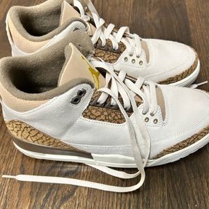 Nike Air Jordan 3 Retro Orewood; Men’s 9; (New with minor smudge)